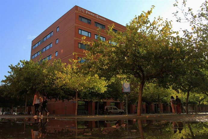 Archivo - Imagen de la Facultad de Economía de la Universitat de València