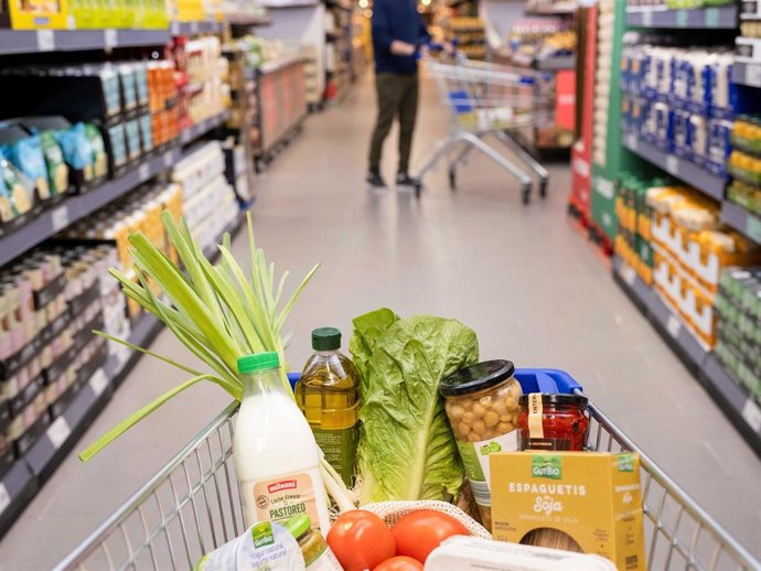 Archivo - ALDI lanza sus "findes del ahorro" para que llenar el carro de la compra con productos imprescindibles sea más barato que nunca