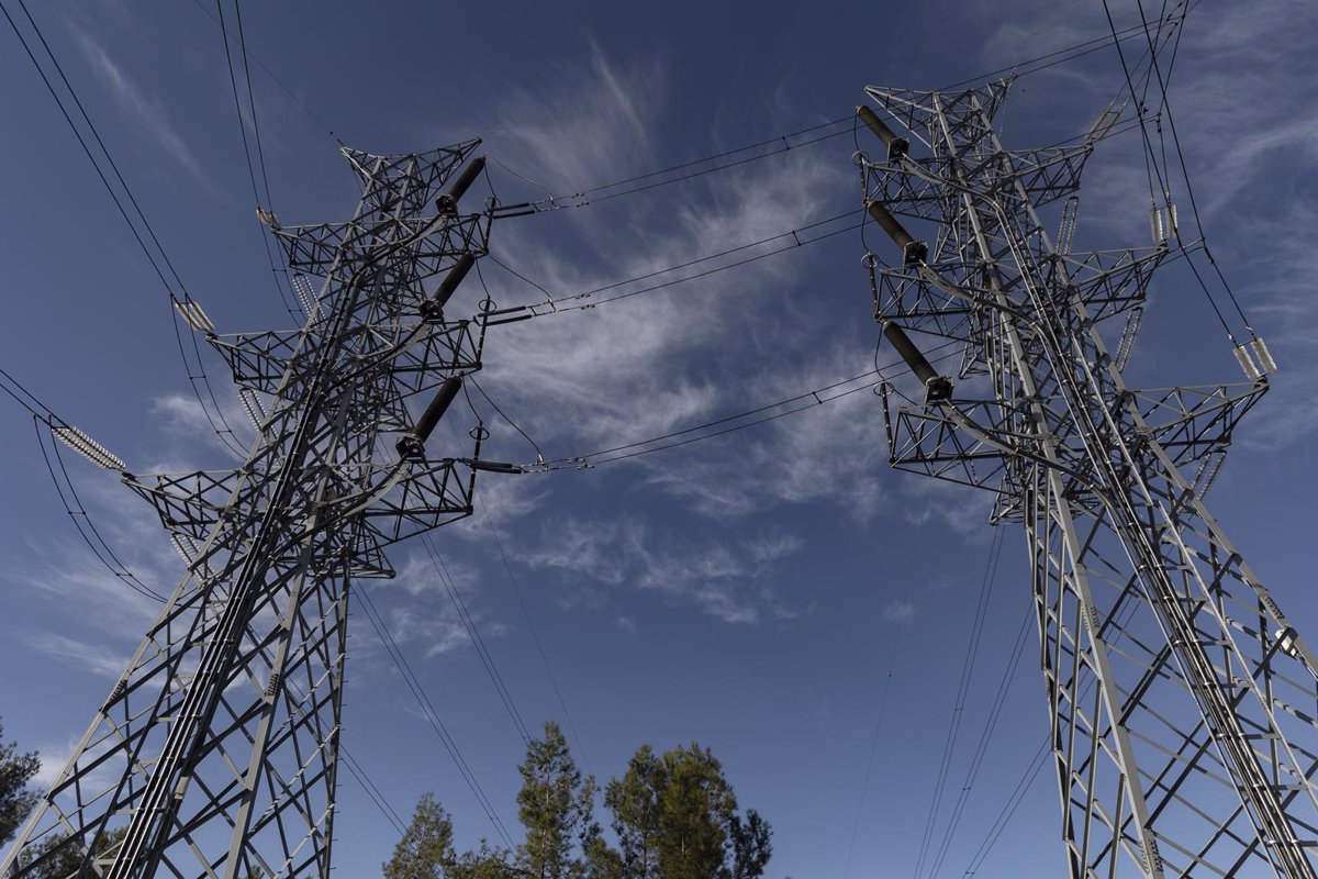 La FER elogia la  actitud ejemplar  de las empresas y autónomos ante la caída del suministro eléctrico