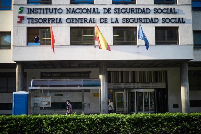 Archivo - Fachada del Instituto Nacional de la Seguridad Social en Pamplona (Navarra).