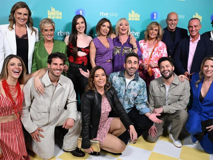 El equipo de 'La Familia de la Tele' durante la fiesta de presentación del programa