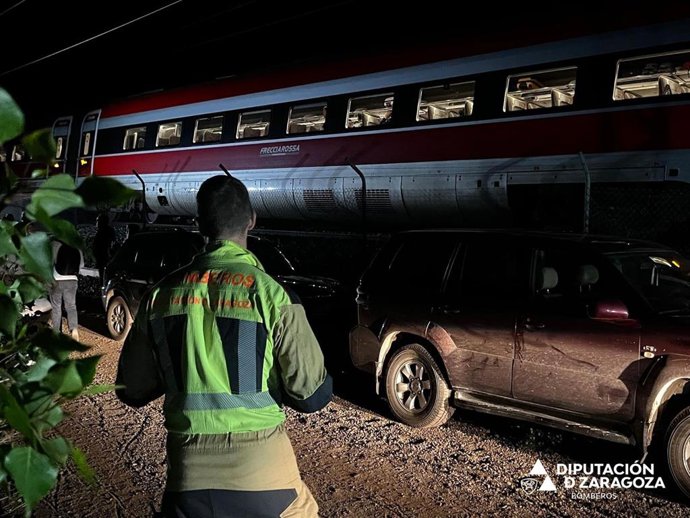 Bonberos de la DPZ intervinieron en el rescate de dos trenes parados en Salillas y Plasencia de Jalón.