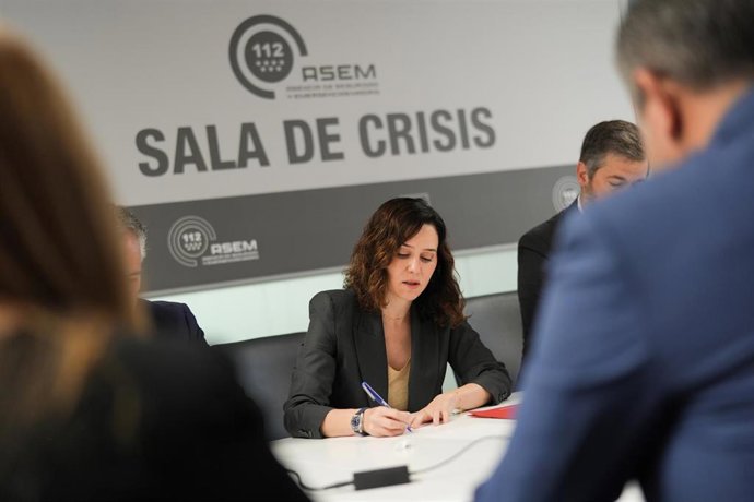 La presidenta de la Comunidad de Madrid, Isabel Díaz Ayuso, en la sede de la Agencia de Seguridad y Emergencias ASEM 112