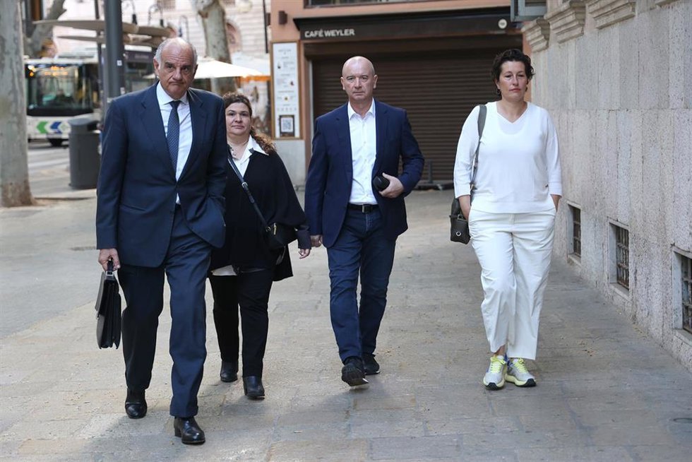 El expresidente del Consell de Formentera, Jaume Ferrer, y la exconsellera insular de Medio Ambiente, Sílvia Tur.