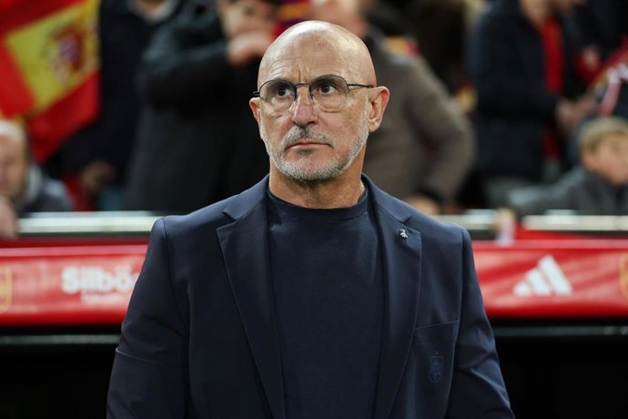 Archivo - Luis de la Fuente durante un partido de la selección española