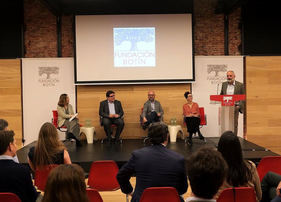 Imagen de la presentación del informe.