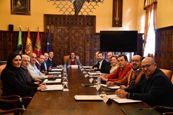 Gabinete de crisis en la Diputación.