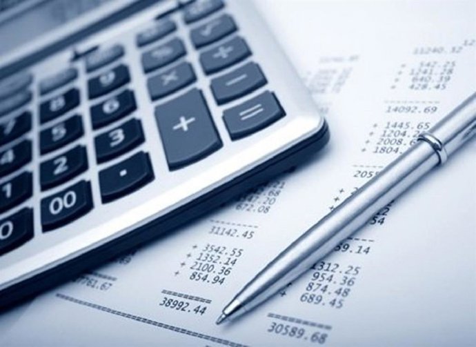 Archivo - Factura, cálculo, proveedores, pagos, contabilidad.