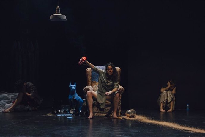 Archivo - La creadora Raquel Madrid y 2Proposiciones Danza-Teatro llevan al Teatro Cánovas de Málaga 'Still? (Tientos de la ruina futura)'.