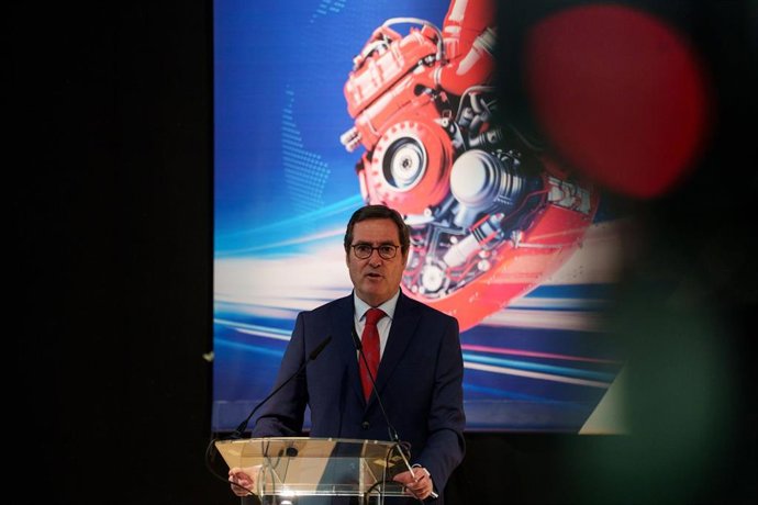 El presidente de la CEOE, Antonio Garamendi, interviene durante la inauguración de Motortec 2025, en IFEMA Madrid, a 23 de abril de 2025, en Madrid (España).  