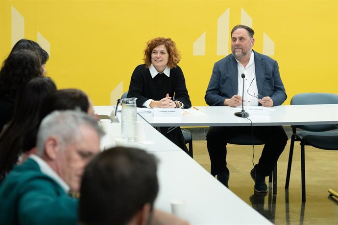 Archivo - El presidente de ERC, Oriol Junqueras y la secretaria general de ERC, Elisenda Alamany, durante la reunión de la nueva ejecutiva de Esquerra Republicana de Catalunya (ERC), en la sede de ERC, a 23 de diciembre de 2024, en Barcelona, Catalunya (E