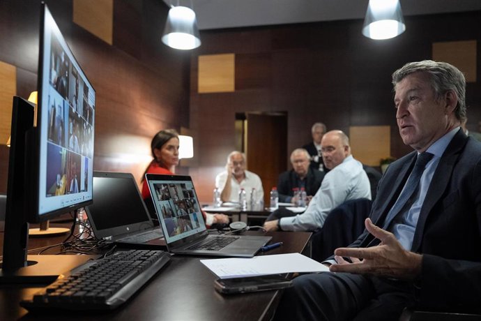 El Presidente del Partido Popular, Alberto Núñez Feijóo durante la reunión mantenida con los presidentes autonómicos del PP.