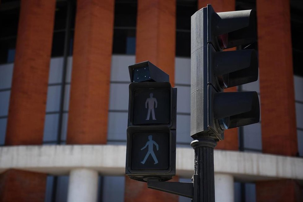 Semáforo apagado en Madrid durante el apagón que dejó a España sin red eléctrica, a 28 de abril de 2025, en Madrid (España).