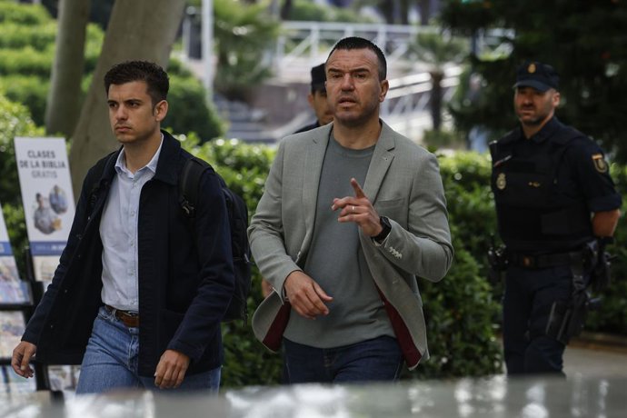 Mompó, a la seua arribada a la Ciutat de la Justícia de València