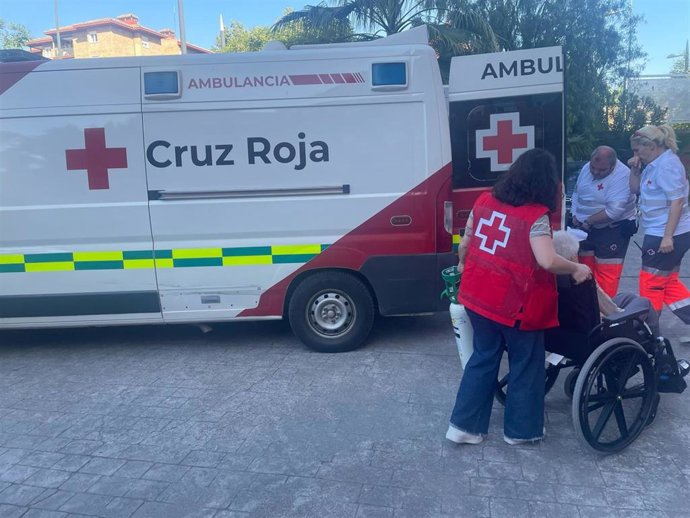 Cruz Roja moviliza a sus equipos de emergencia y atiende a "miles" de personas en Andalucía.