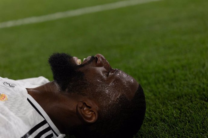 Antonio Rudiger, do Real Madrid, comemora durante a final da Copa do Rei da Espanha, partida de futebol disputada entre FC Barcelona e Real Madrid no Estádio La Cartuja, em 26 de abril de 2025, em Sevilha, Espanha.