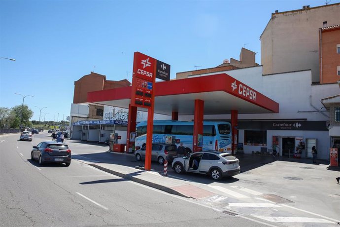 Gasolinera en Toledo durante el apagón eléctrico.