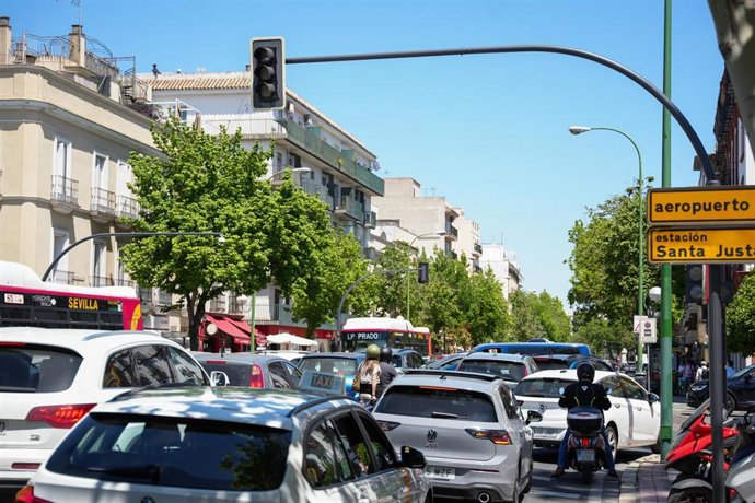 Imagen de un atasco en el tráfico de Sevilla durante el apagón del lunes, 28 de abril.  