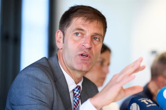 Archivo - El presidente de CEOE-Cepyme Cantabria, Enrique Conde