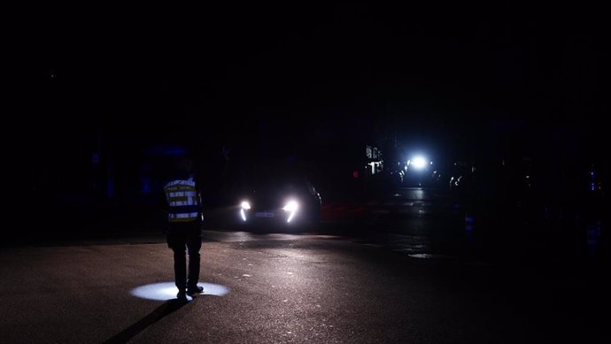 Calles sin electricidad durante el apagón en Coruña, a 28 de abril de 2025, en A Coruña, Galicia (España). Un apagón eléctrico ha asolado España, Portugal y parte de Francia a las 12.30h. de la mañana. Sin saber aún las causas concretas del apagón, poco a