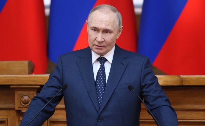 HANDOUT - 29 de abril de 2025, Rússia, São Petersburgo: O presidente da Rússia, Vladimir Putin, faz um discurso durante uma reunião do Conselho de Legisladores em São Petersburgo. Foto: MIKHAIL METZEL/Kremlin/dpa - ATENÇÃO: uso editorial apenas e somente 