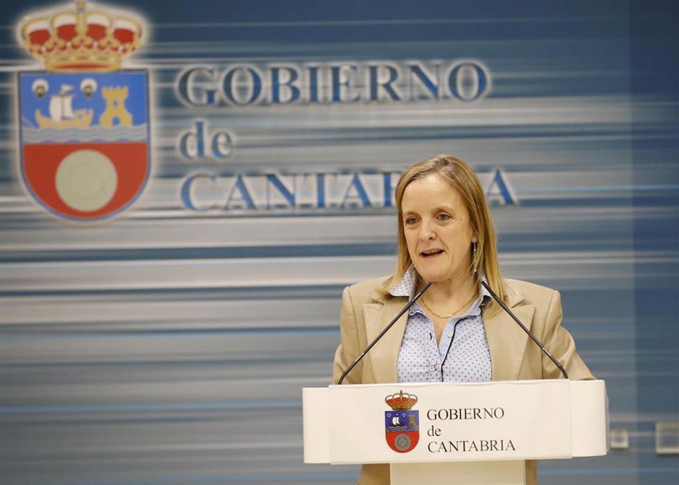 Archivo - Imagen de archivo.- La consejera de Presidencia del Gobierno de Cantabria, Isabel Urrutia, en rueda de prensa