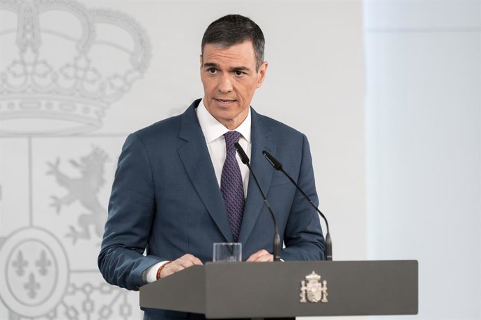 O Presidente do Governo, Pedro Sánchez, comparece perante a mídia no Palácio Moncloa, em 29 de abril de 2025, em Madri (Espanha). Tanto a reunião do Conselho de Segurança Nacional quanto o Conselho de Ministros abordaram exclusivamente a questão da