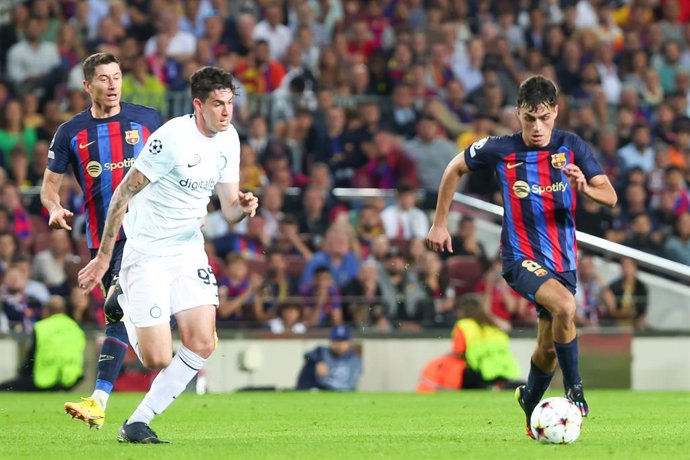 Archivo - 12 de outubro de 2022, Espanha, Barcelona: Pedri, do Barcelona, em ação durante a partida de futebol do Grupo C da Liga dos Campeões da UEFA entre FC Barcelona e Inter de Milão no Camp Nou. Foto: David Ramirez/DAX via ZUMA Press Wire/dpa