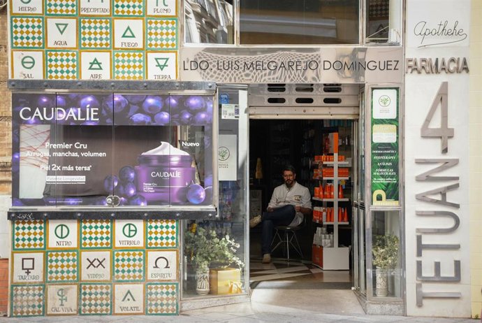 Farmacias durante el apagón eléctrico. A 29 de abril de 2025, en Sevilla (Andalucía, España).