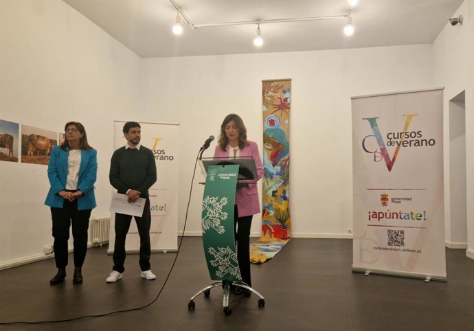 La rectora de la Universidad de León (ULE), Nuria González, durante la presentación de los Cursos de Verano