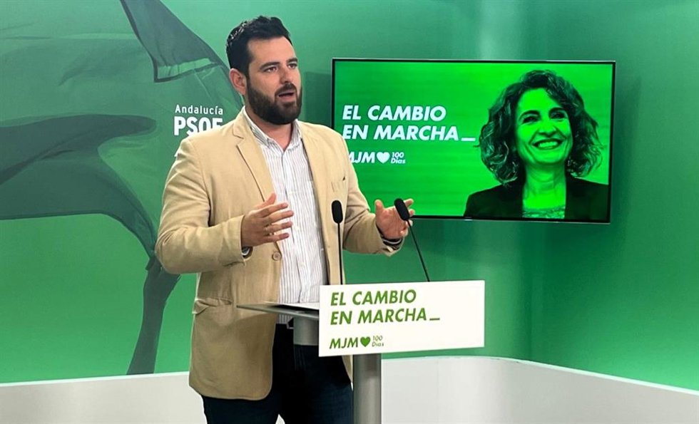 El secretario adjunto a la Secretaría de Organización del PSOE-A, Alejandro Moyano, en rueda de prensa este martes.
