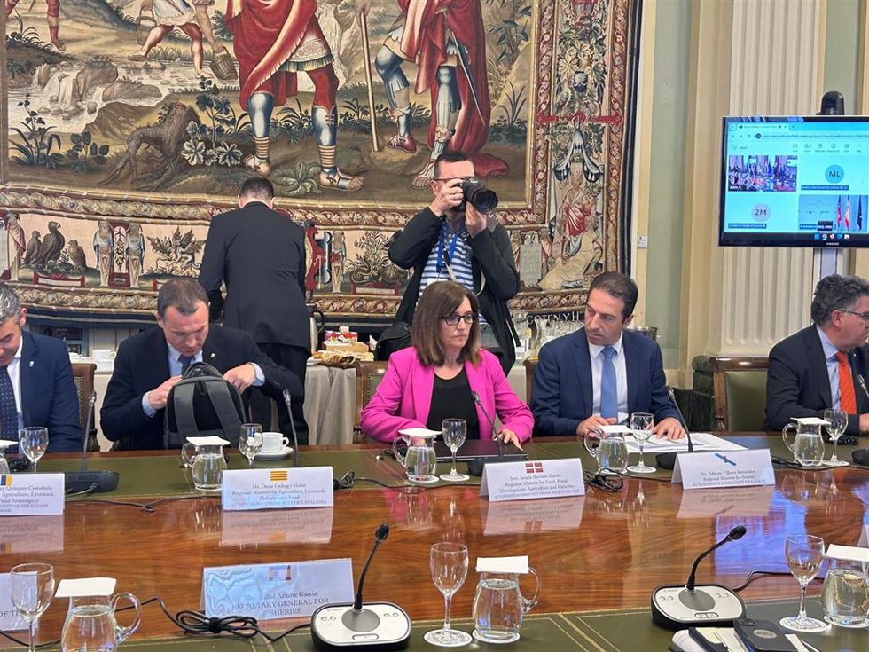 Amaia Barredo en la reunión con Costas Kadis