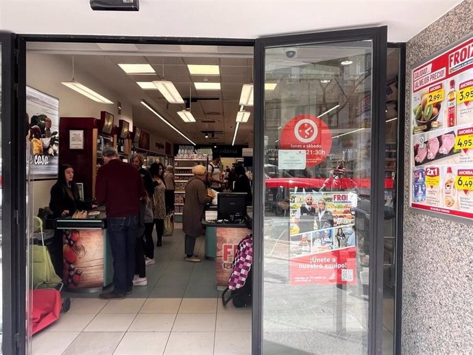 Supermercado en Madrid el día después del apagón
