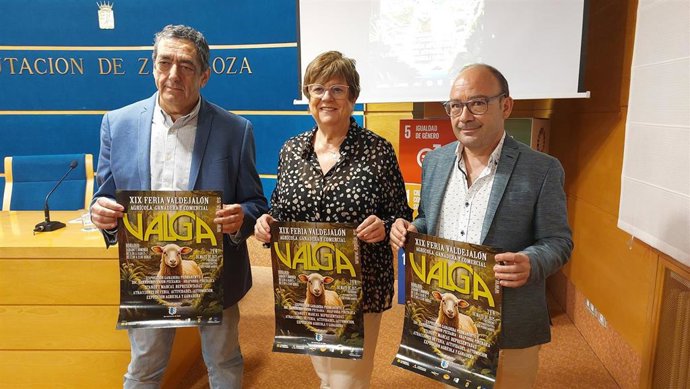 El alcalde de Épila, Jesús Bazán; la diputada provincial Mercedes Trébol; y el teniente de alcalde, Adolfo Díez.