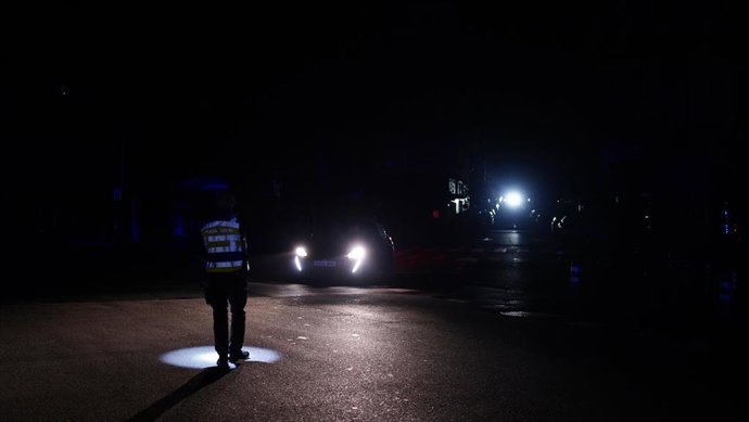 Calles sin electricidad durante el apagón en Coruña, a 28 de abril de 2025, en A Coruña, Galicia.