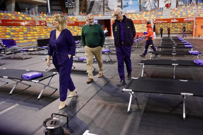 La alcaldesa, Noelia Arroyo, supervisa el dispositivo de seguridad junto a Bomberos, Policía Local y Protección Civil tras el apagón eléctrico