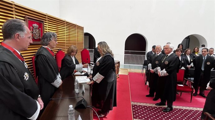 Blanca Subiñas toma posesión como presidenta de Audiencia Provincial en presencia de la presidenta del TSJ CyL, Ana del Ser.