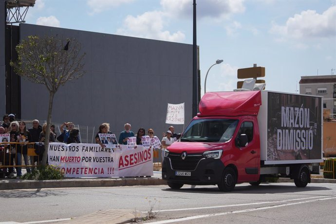 Protesta contra Mazón a les portes del Congrés del PPE