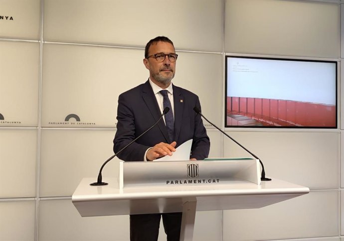 El portavoz de Junts, Josep Rius, en rueda de prensa.