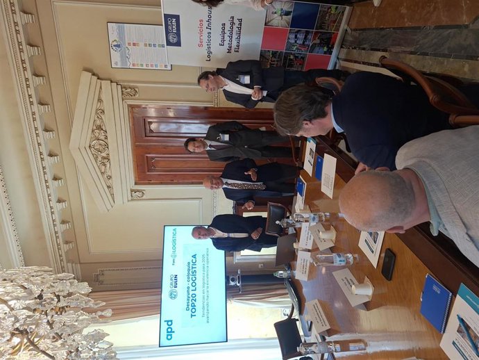 El Puerto analiza en un encuentro los desafíos logísticos globales de Málaga.