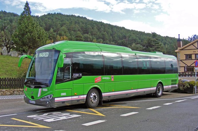 Archivo - Autobús interurbano de Madrid