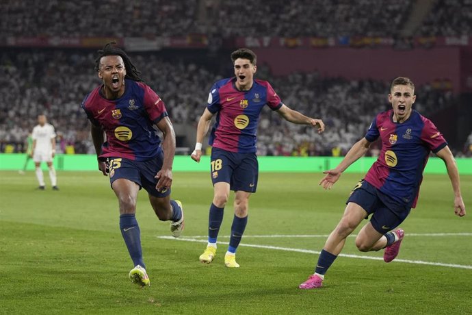 El lateral francés Jules Koundé celebrando el gol de la victoria en la final de la Copa del Rey ante el Real Madrid en La Cartuja (Sevilla).
