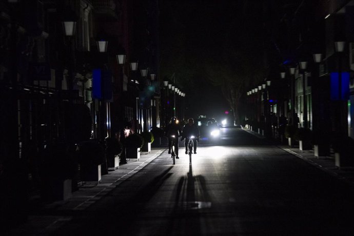 Calles apagadas debido al apagón en la ciudad de Albacete, a 28 de abril de 2025, en Albacete, Castilla-La Mancha (España). Un apagón eléctrico ha asolado España, Portugal y parte de Francia a las 12.30h. de la mañana. Sin saber aún las causas concretas d