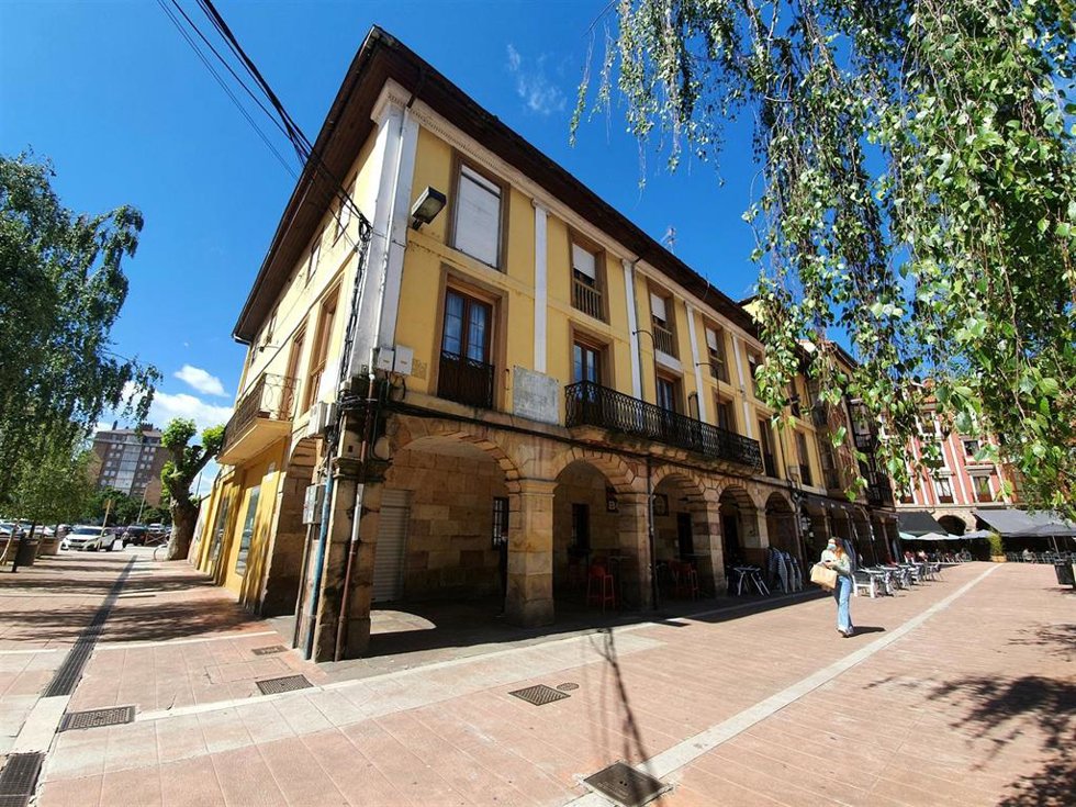 Archivo - Edificio de la plaza Baldomero Iglesias