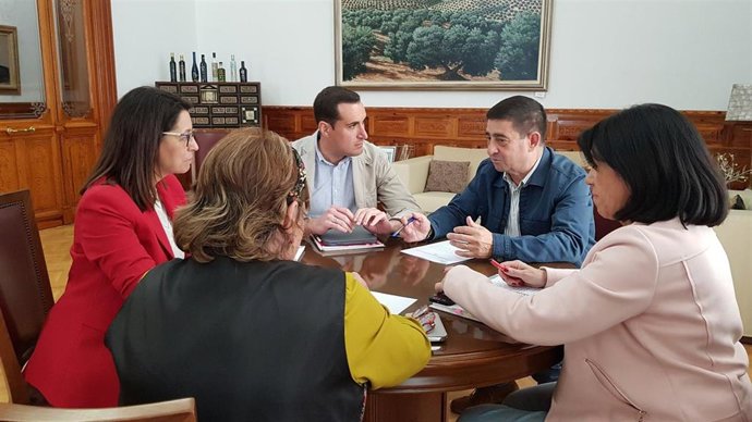 Reunión sobre servicios de la Diputación.