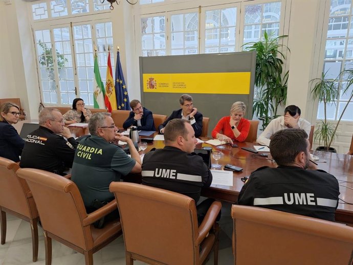 El subdelegado del Gobierno en Sevilla, Francisco Toscano, se ha reunido en el Centro de Coordinación Operativa este martes.