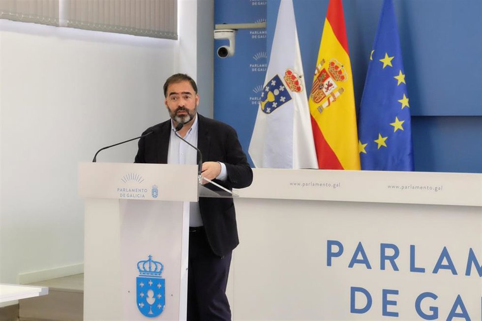 El portavoz parlamentario del PPdeG, Alberto Pazos, en rueda de prensa