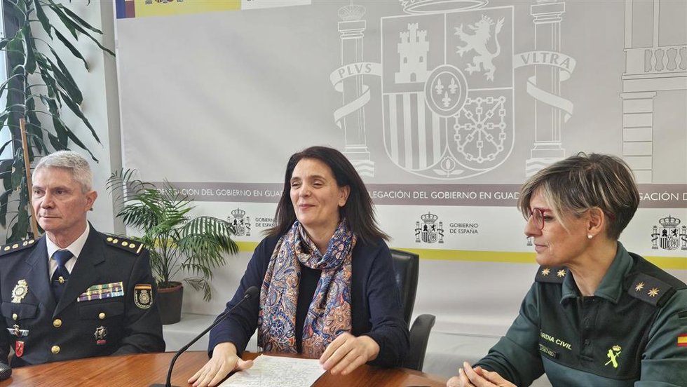 La subdelegada del Gobierno en la provincia, Susana Cabellos, acompañada de los responsables de la Policía Nacional y de la Guardia Civil en la provincia.