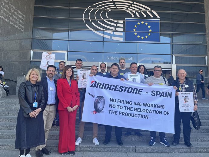 Encuentro de trabajadores de Bridgestone con la europarlamentaria Idoia Mendia en el Parlamento europeo