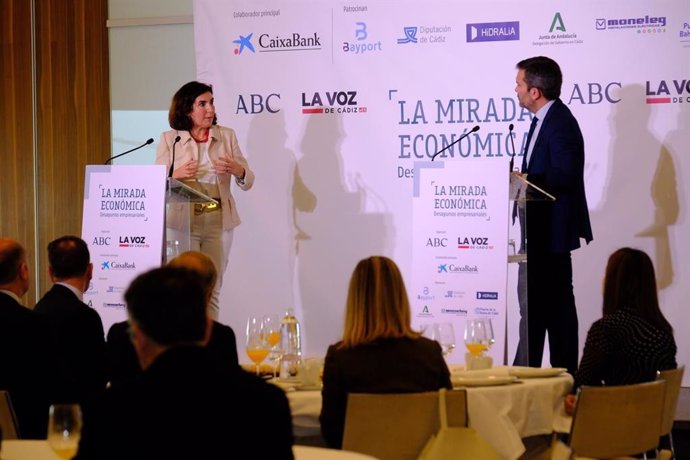 La consejera de Empleo, Empresa y Trabajo Autónomo, Rocío Blanco, en su intervención en los Desayunos Empresariales 'La Mirada Económica' de La Voz de Cádiz.